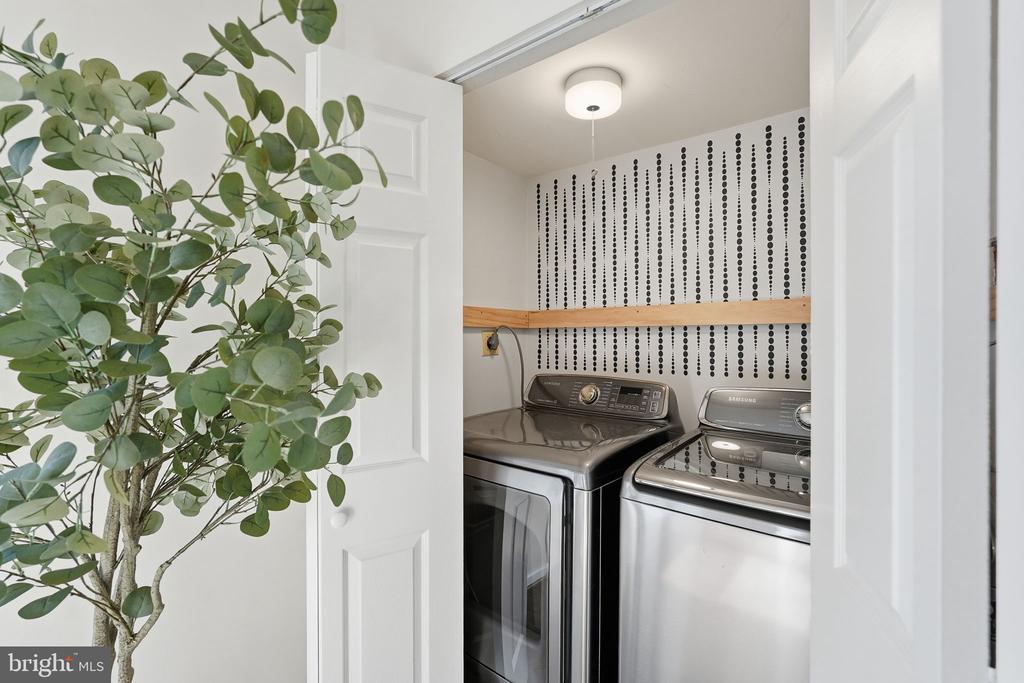 27 E HOWELL AVENUE
