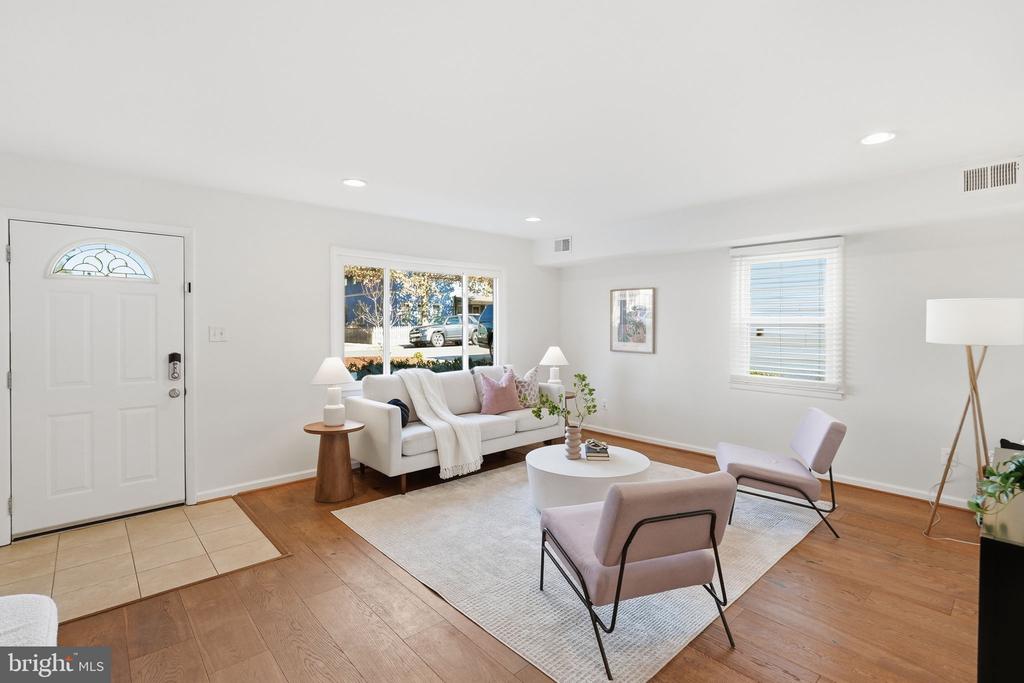 27 E HOWELL AVENUE