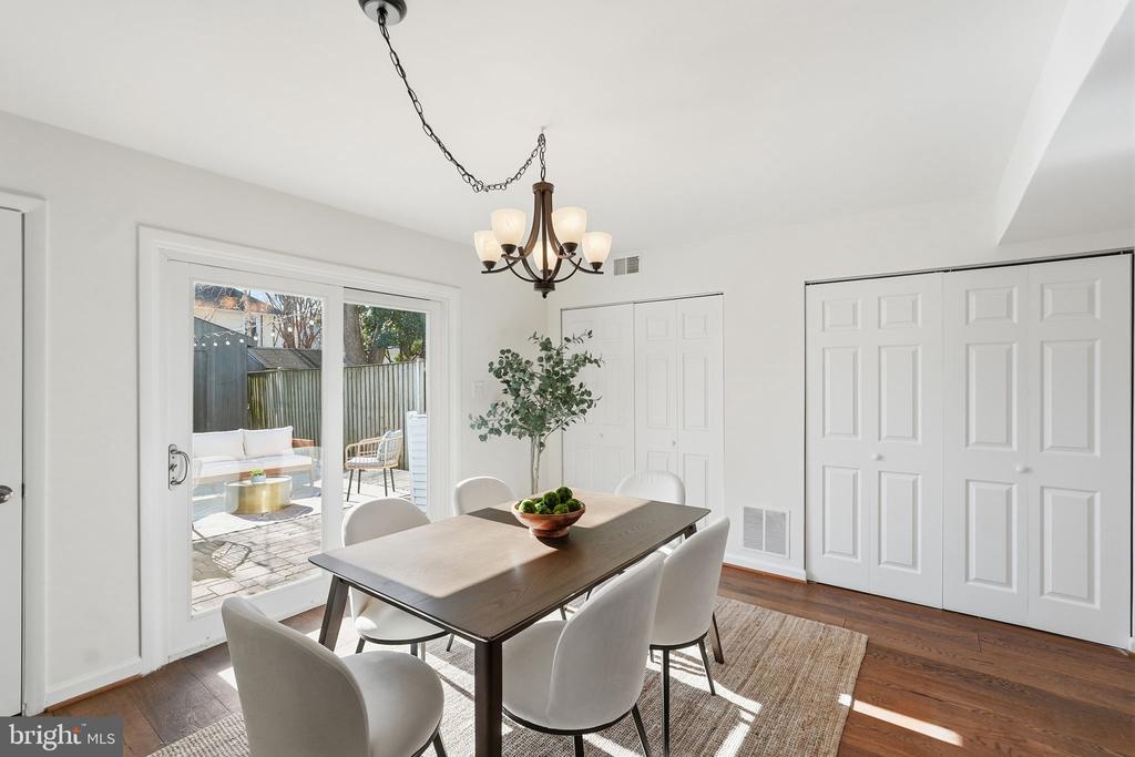 27 E HOWELL AVENUE