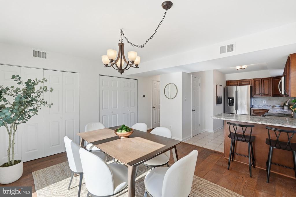 27 E HOWELL AVENUE