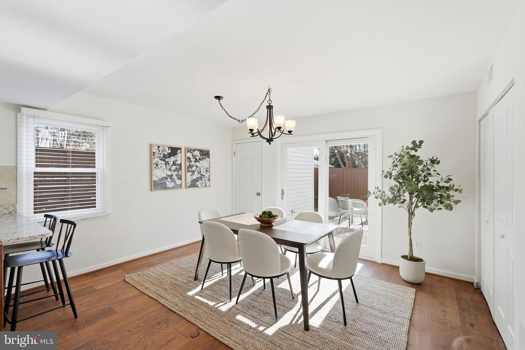 27 E HOWELL AVENUE