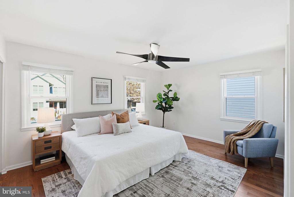 27 E HOWELL AVENUE