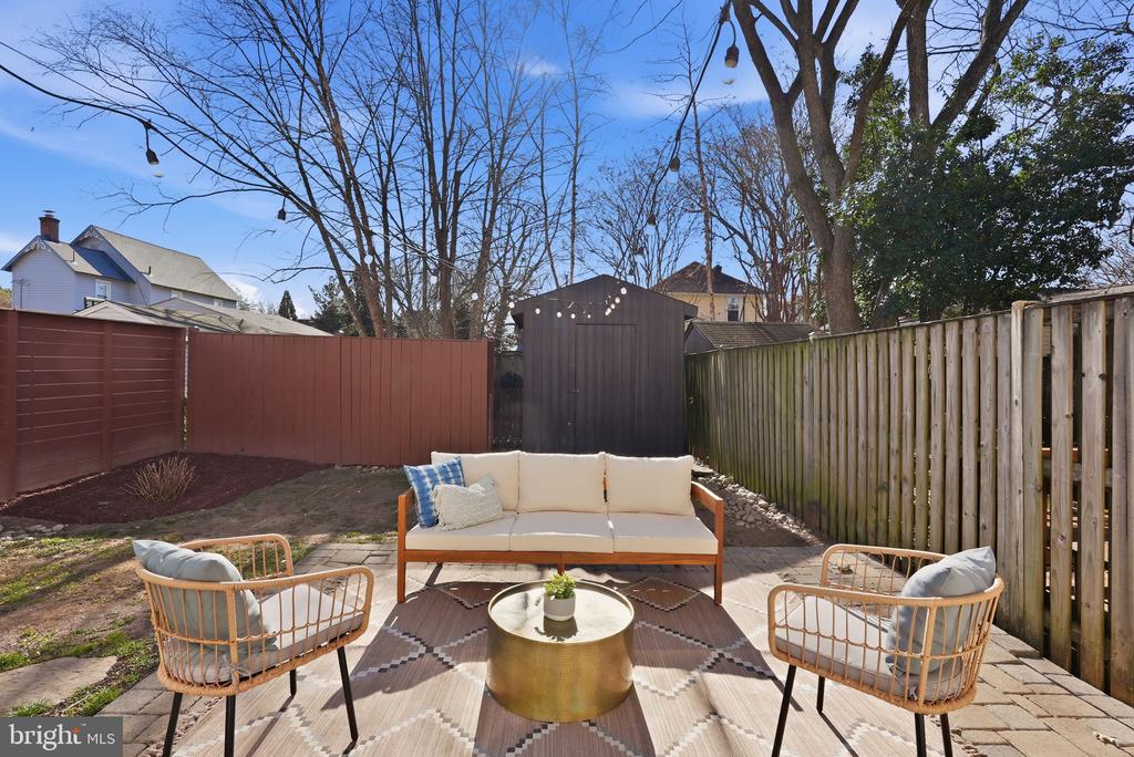 27 E HOWELL AVENUE