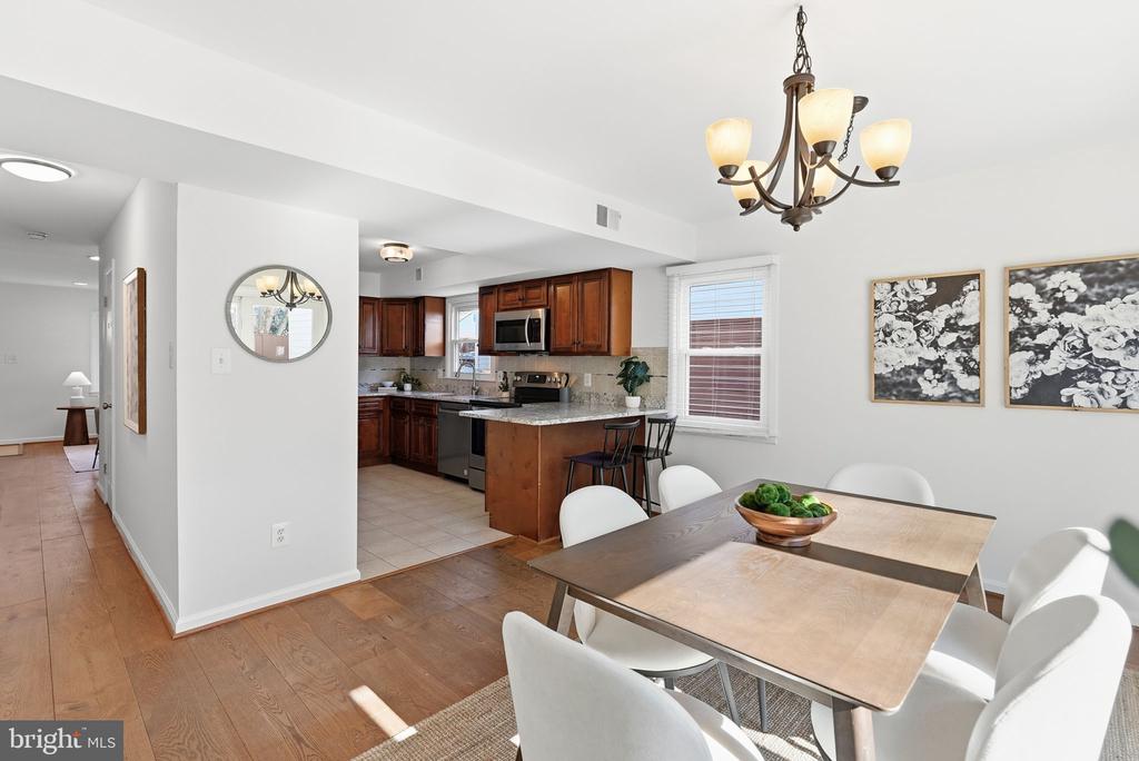 27 E HOWELL AVENUE