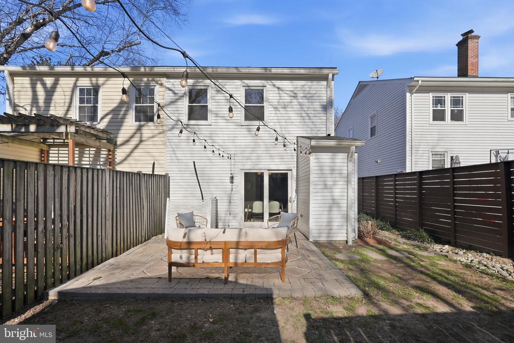 27 E HOWELL AVENUE
