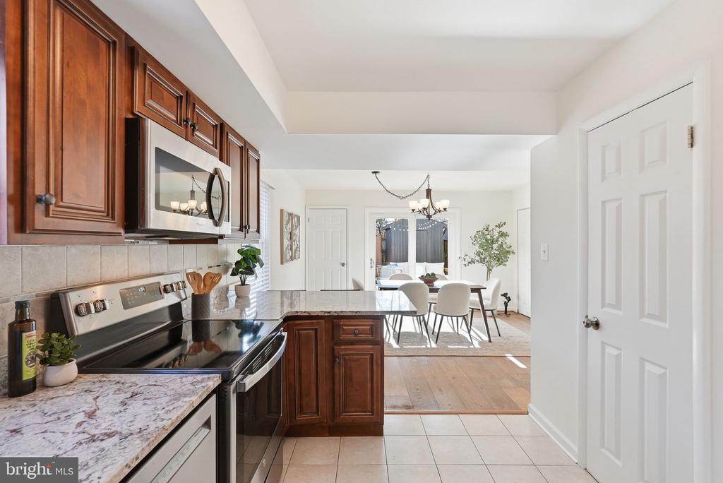 27 E HOWELL AVENUE