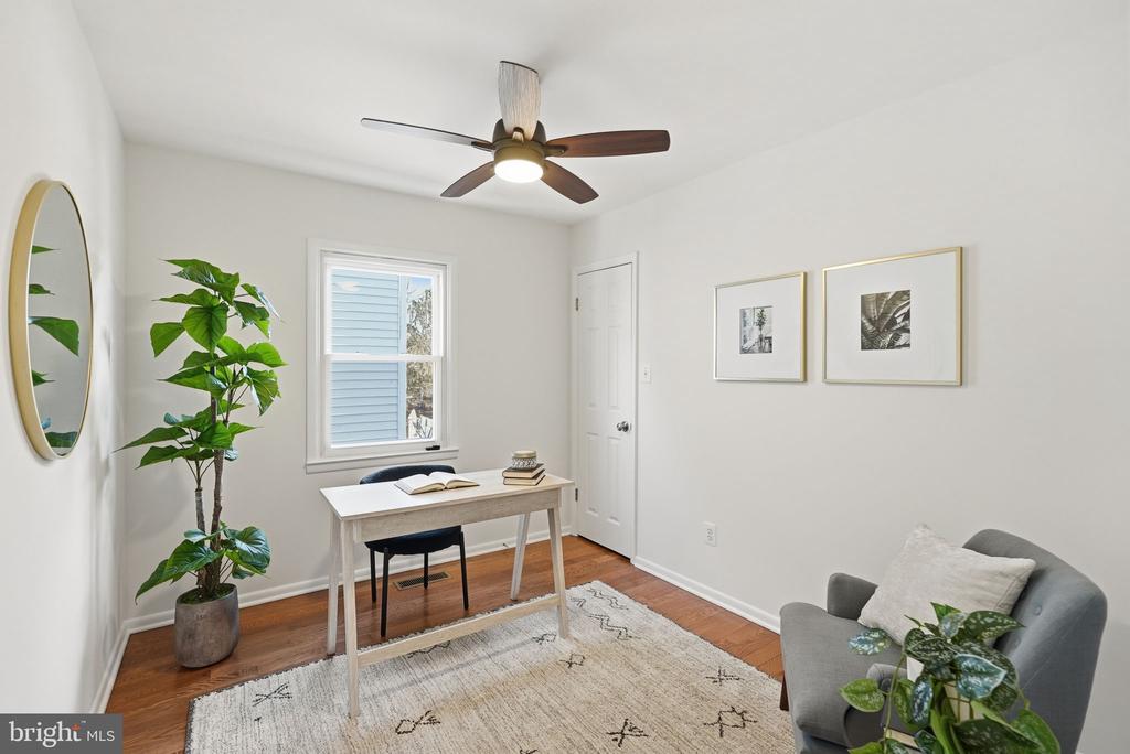 27 E HOWELL AVENUE