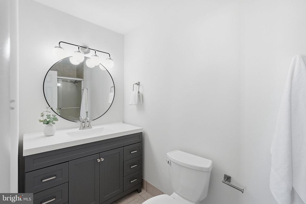 27 E HOWELL AVENUE