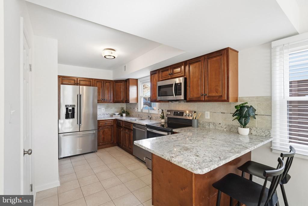 27 E HOWELL AVENUE