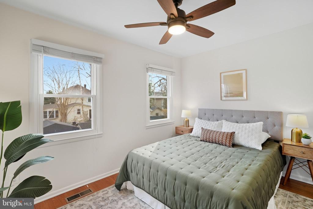 27 E HOWELL AVENUE