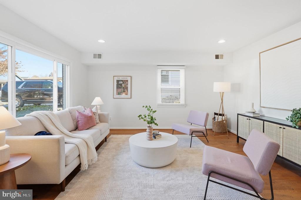 27 E HOWELL AVENUE