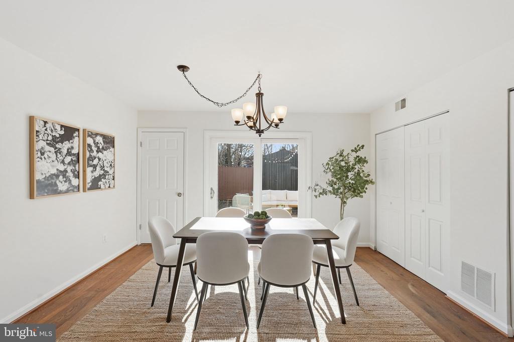 27 E HOWELL AVENUE