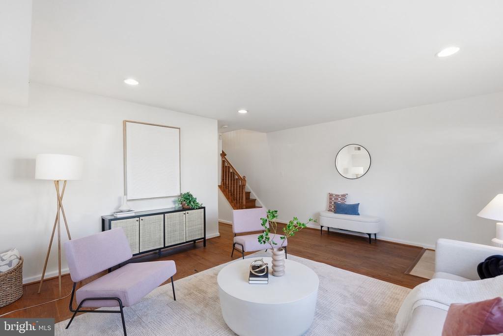 27 E HOWELL AVENUE