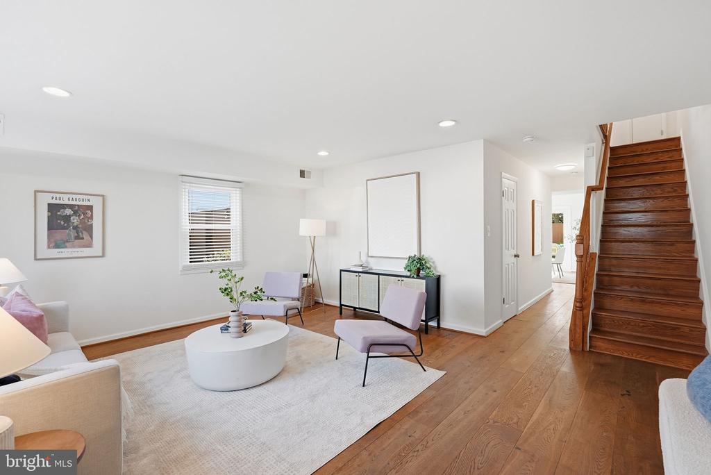 27 E HOWELL AVENUE