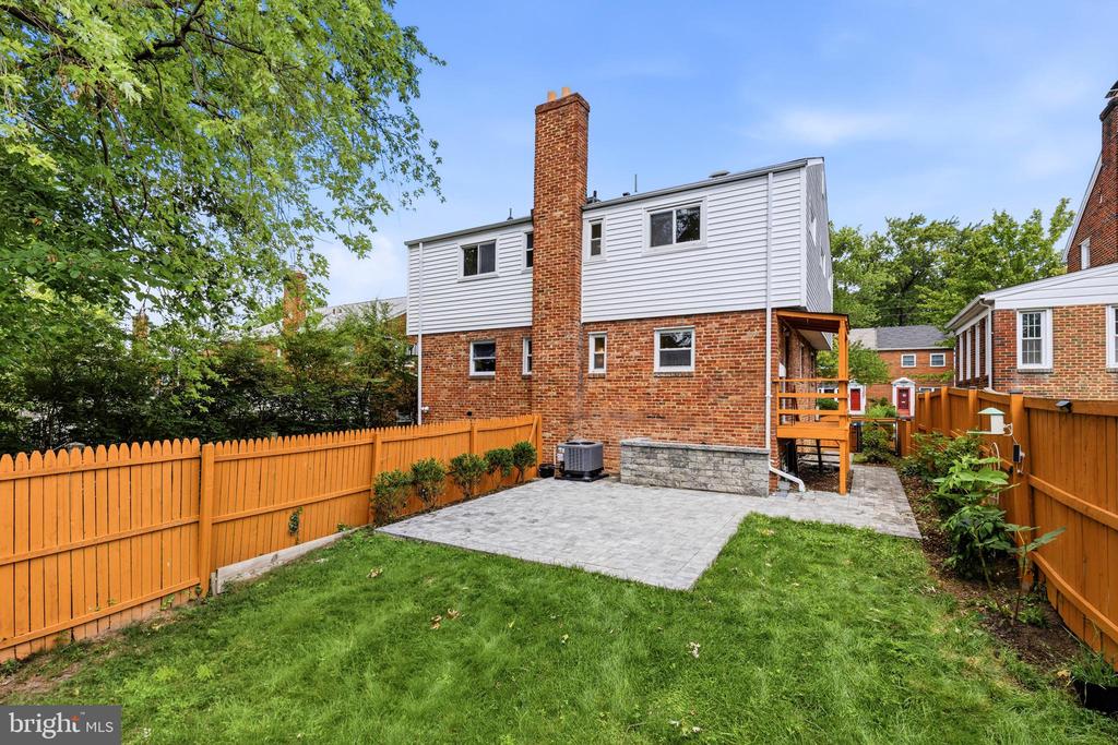 11 E MYRTLE STREET Unit: 1/2