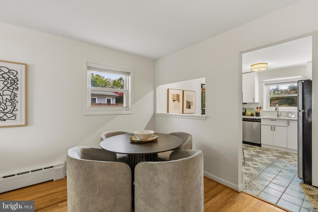 11 E MYRTLE STREET Unit: 1/2
