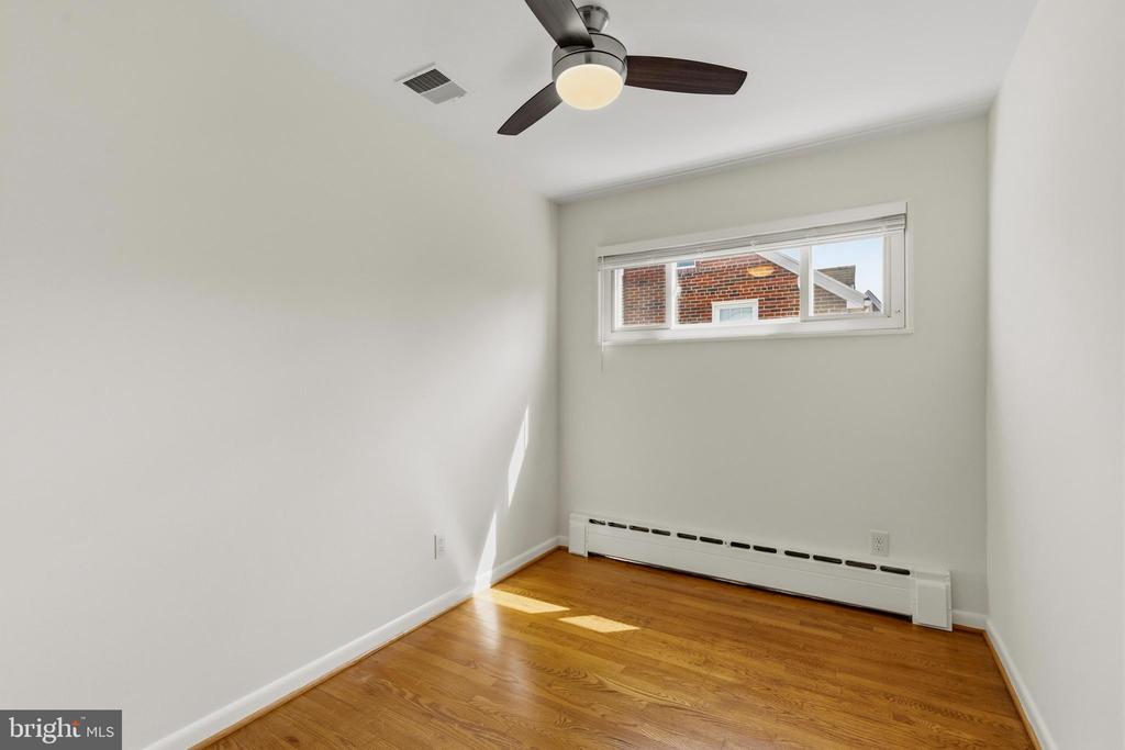 11 E MYRTLE STREET Unit: 1/2
