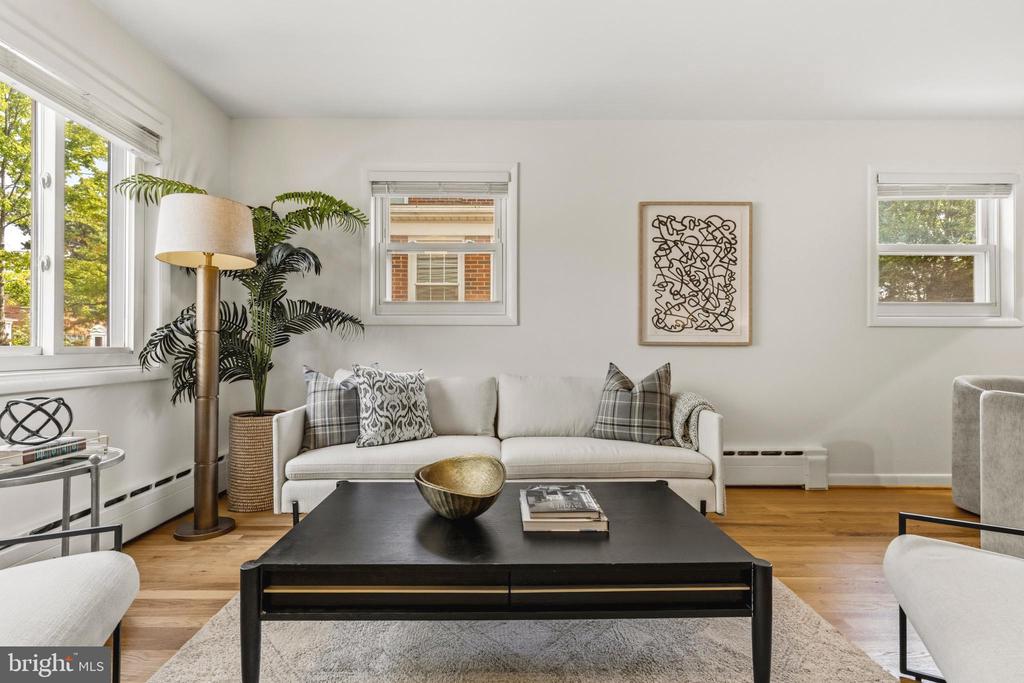 11 E MYRTLE STREET Unit: 1/2