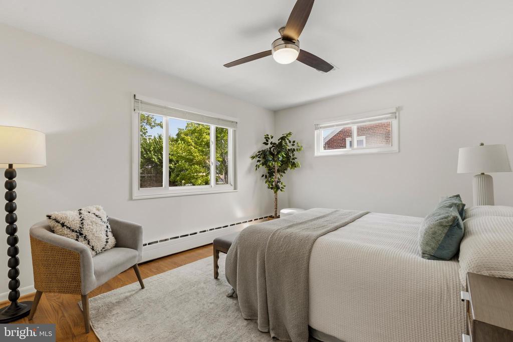 11 E MYRTLE STREET Unit: 1/2