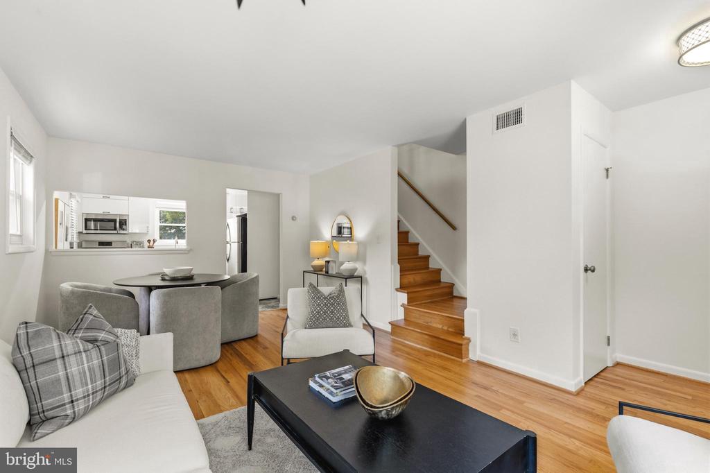 11 E MYRTLE STREET Unit: 1/2