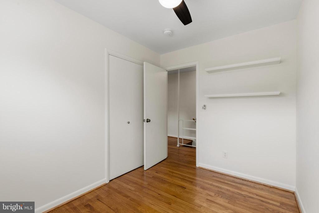 11 E MYRTLE STREET Unit: 1/2