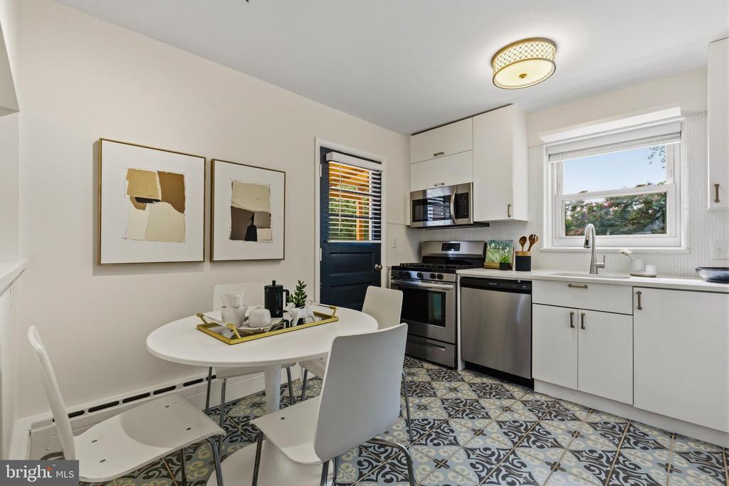 11 E MYRTLE STREET Unit: 1/2
