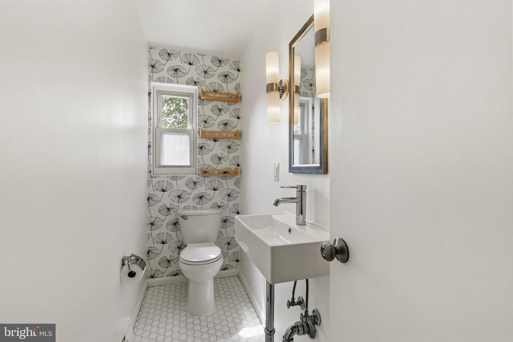 11 E MYRTLE STREET Unit: 1/2