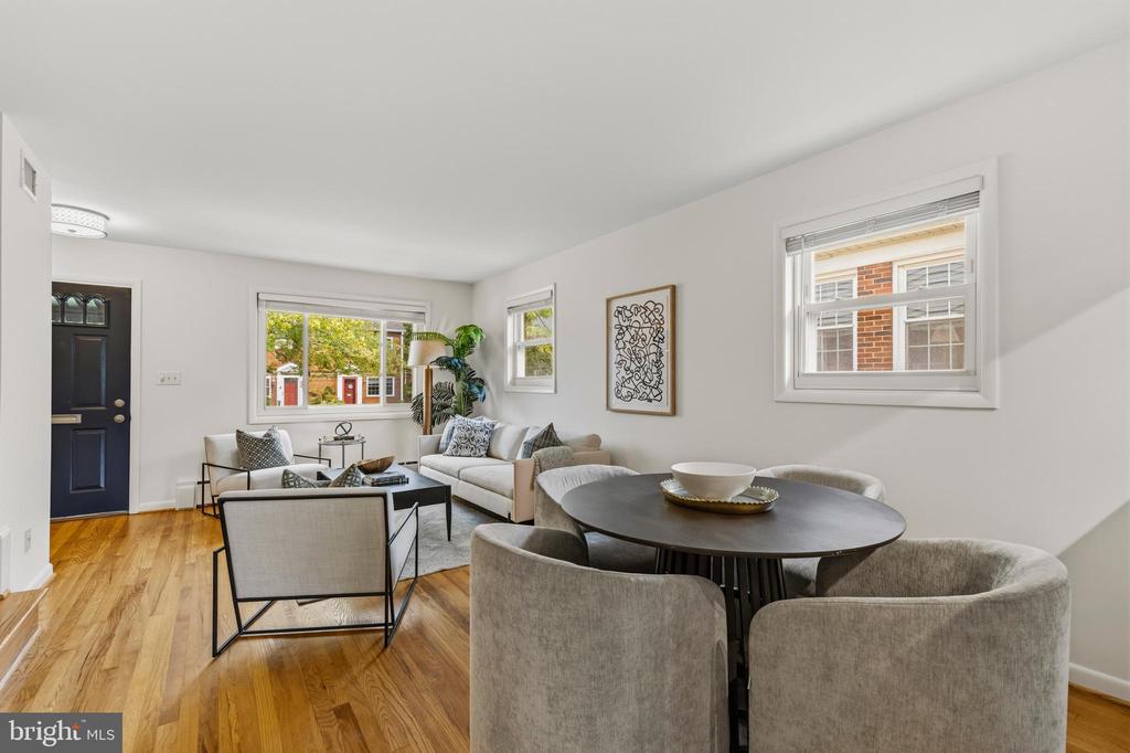 11 E MYRTLE STREET Unit: 1/2