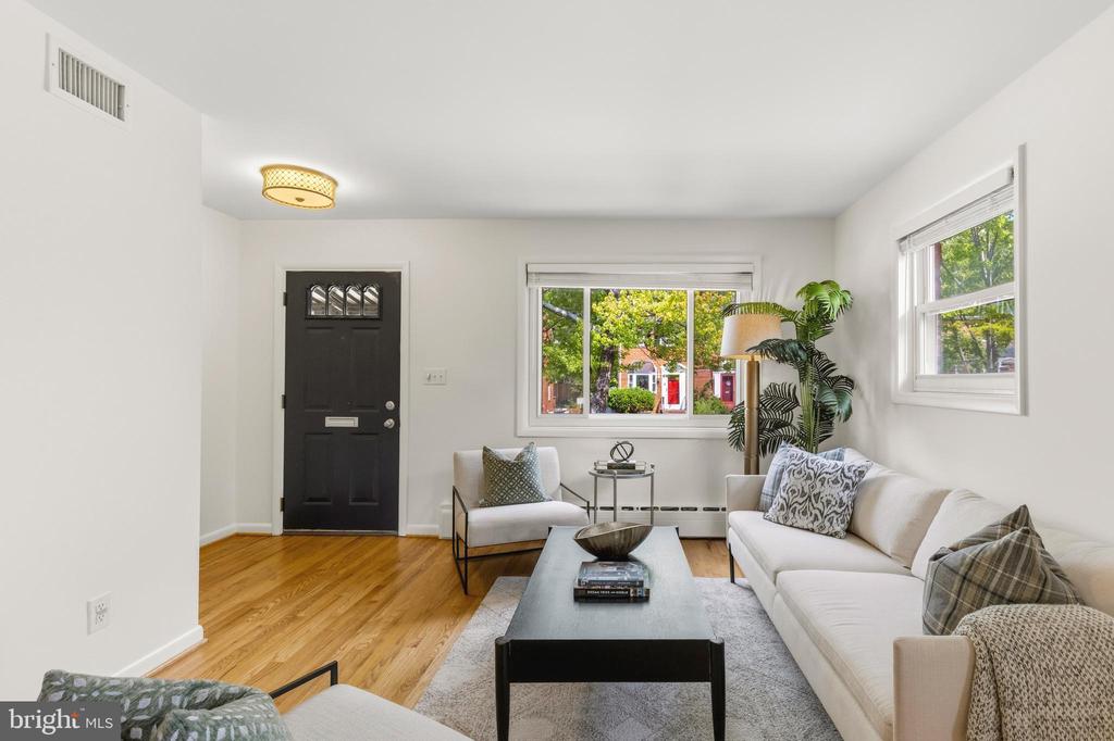 11 E MYRTLE STREET Unit: 1/2