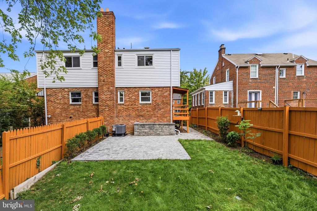 11 E MYRTLE STREET Unit: 1/2