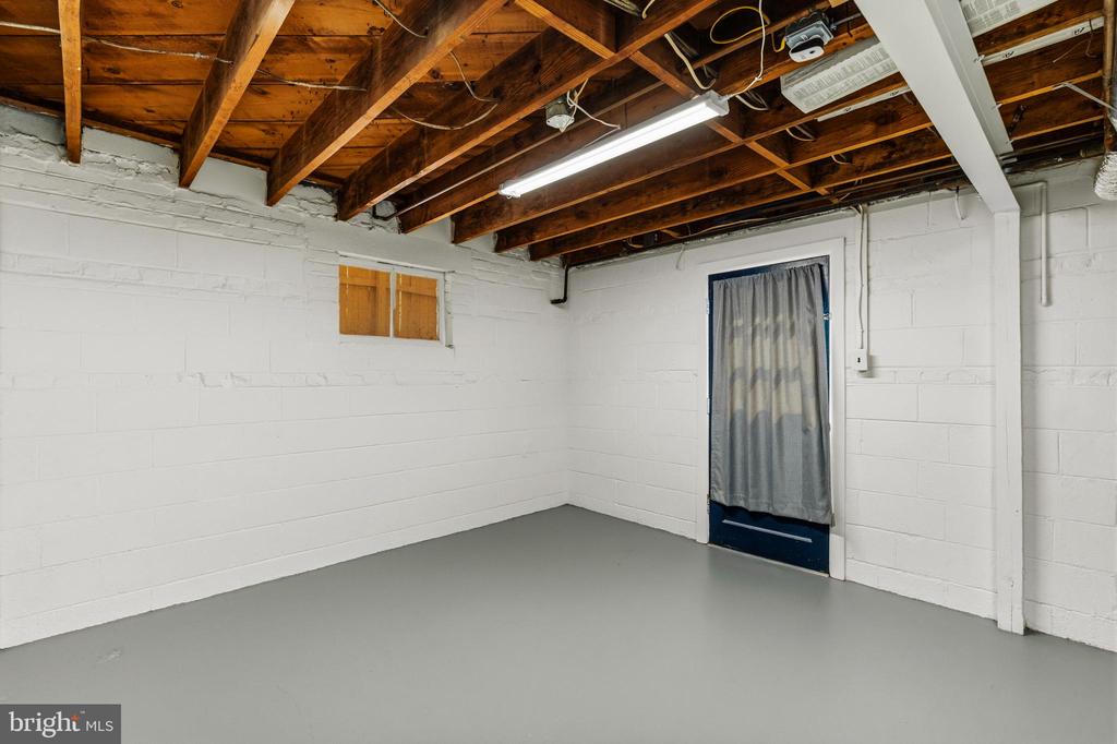 11 E MYRTLE STREET Unit: 1/2