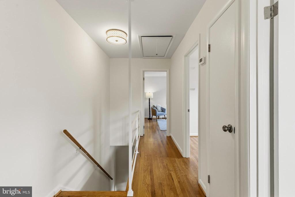 11 E MYRTLE STREET Unit: 1/2
