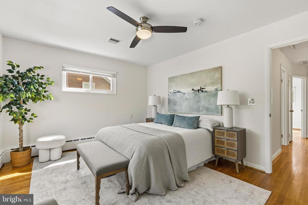 11 E MYRTLE STREET Unit: 1/2