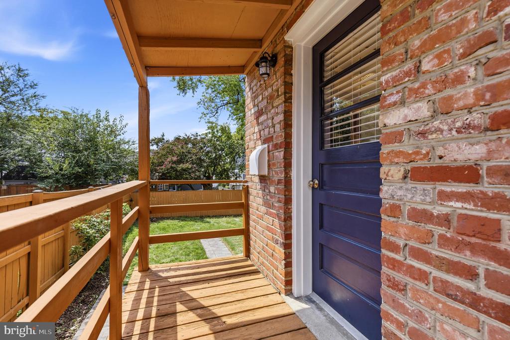 11 E MYRTLE STREET Unit: 1/2