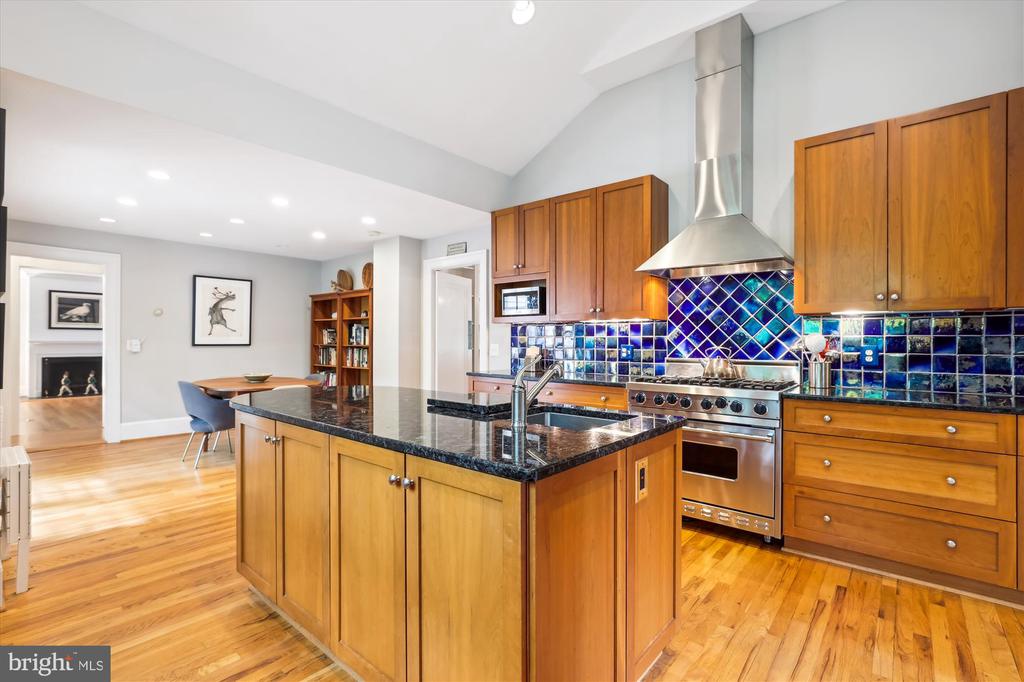 300 E BROAD STREET