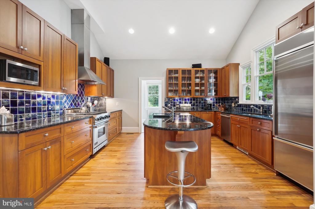 300 E BROAD STREET