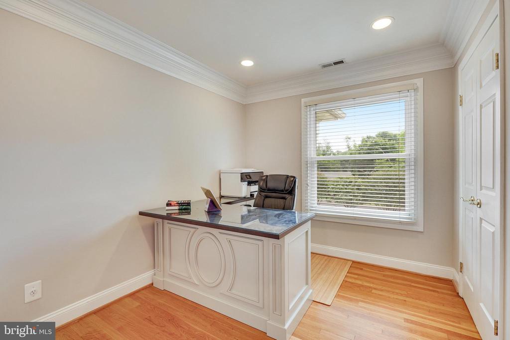 816 CONSTELLATION DRIVE