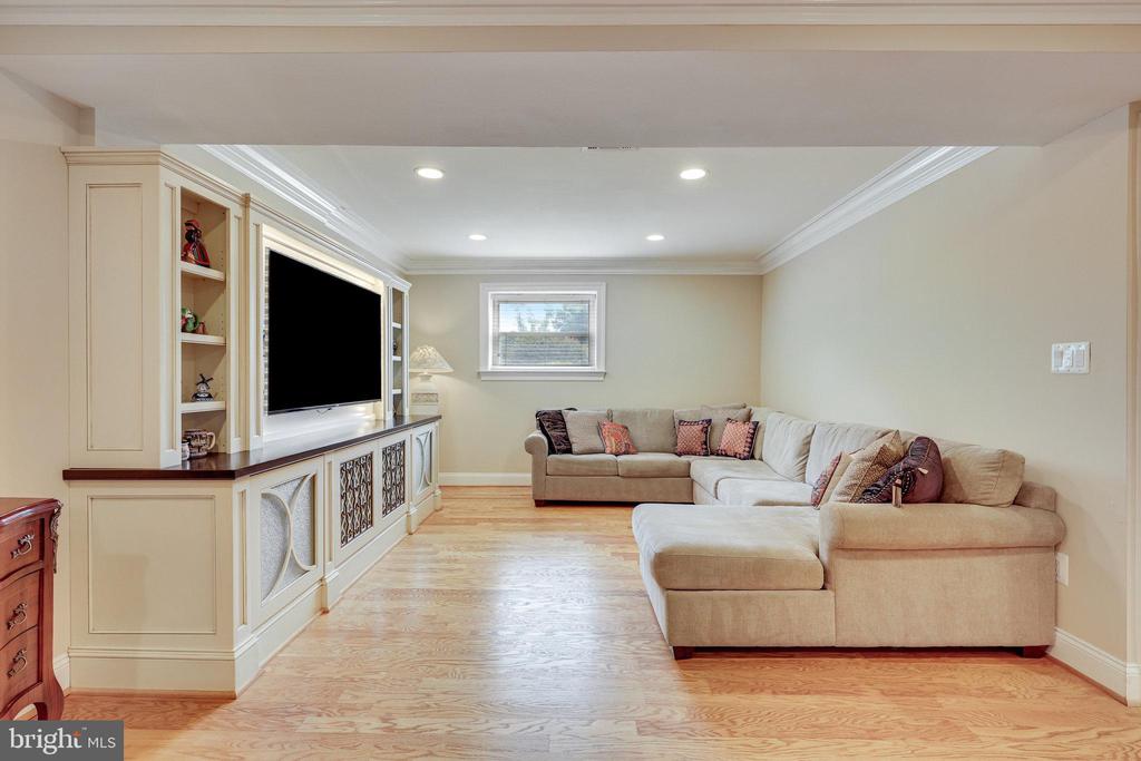 816 CONSTELLATION DRIVE