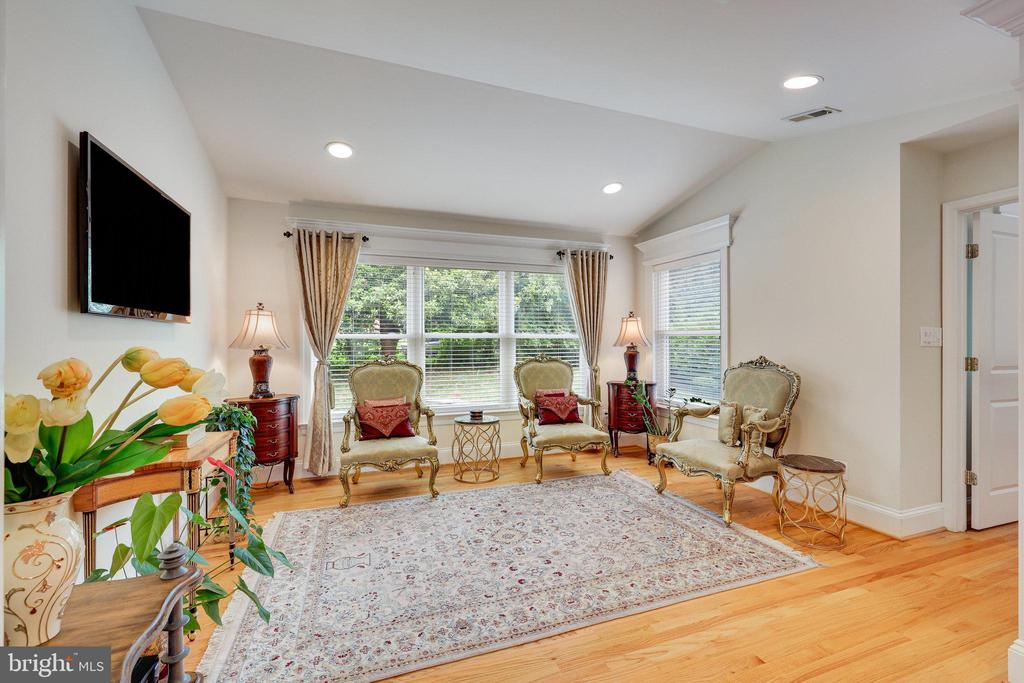 816 CONSTELLATION DRIVE
