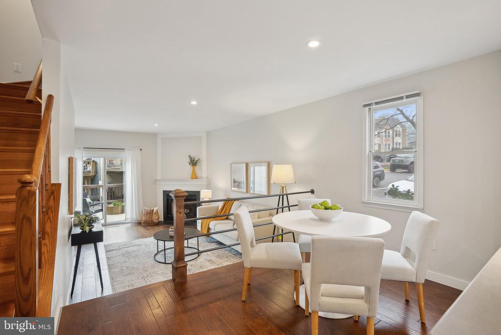 1670 OAKTREE COURT