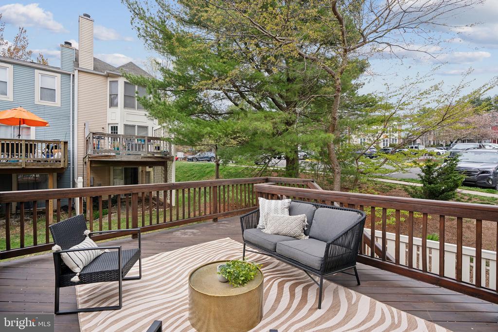 1670 OAKTREE COURT