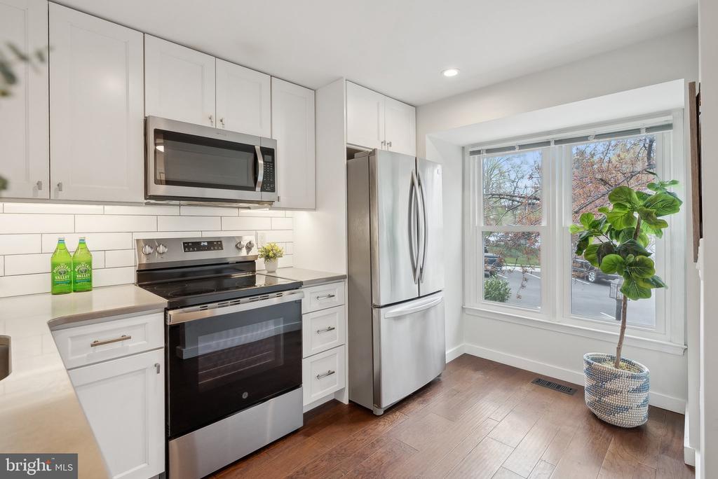 1670 OAKTREE COURT