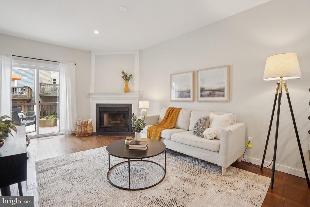 1670 OAKTREE COURT