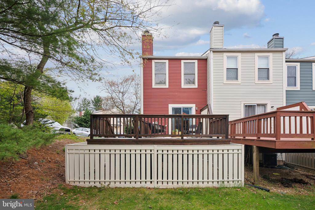 1670 OAKTREE COURT