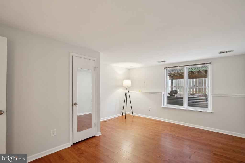 1670 OAKTREE COURT