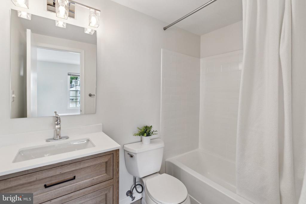 3316 LAKESIDE VIEW DRIVE 3-7