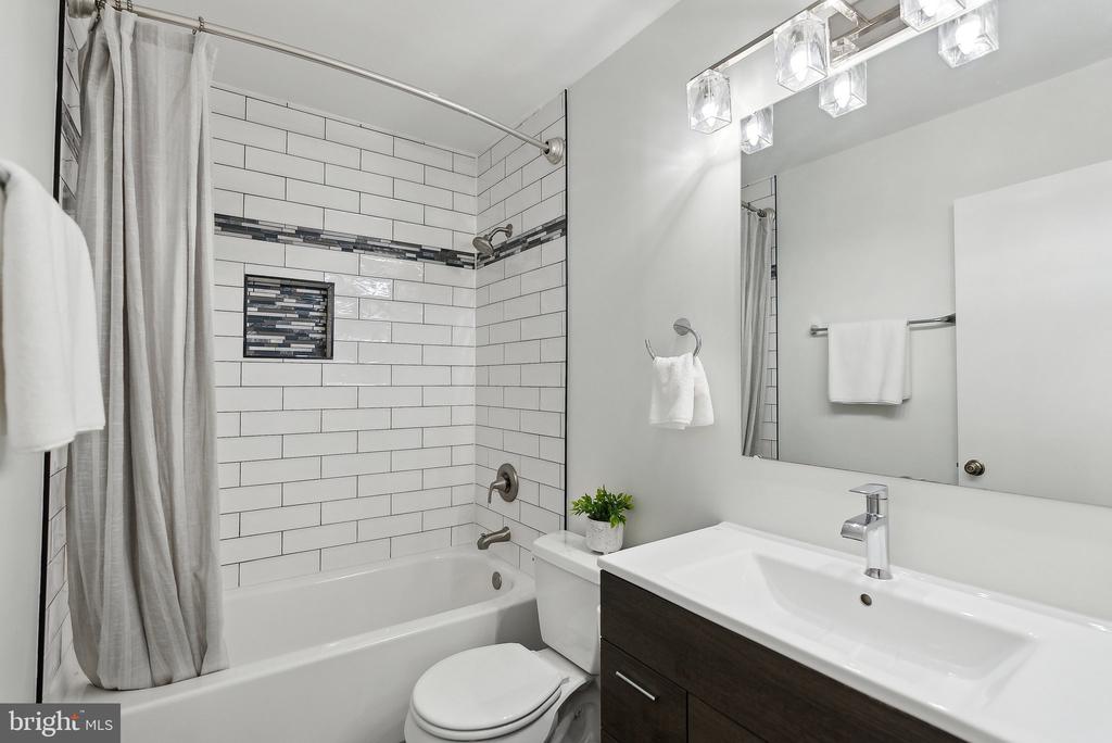 3316 LAKESIDE VIEW DRIVE 3-7