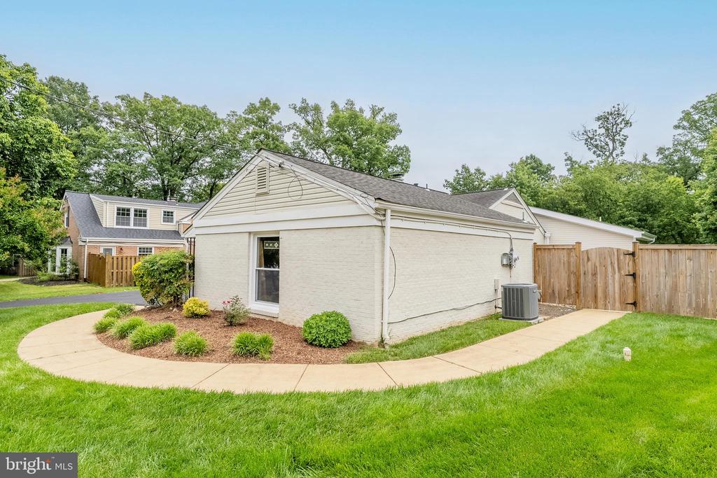 5923 WESTRIDGE COURT