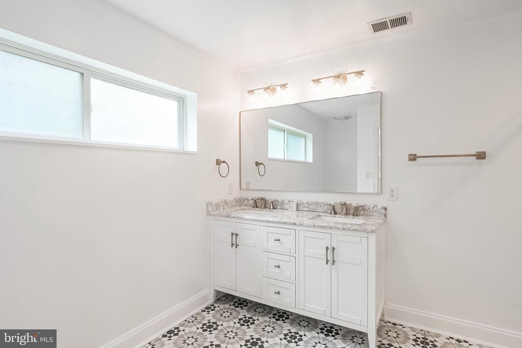 5923 WESTRIDGE COURT