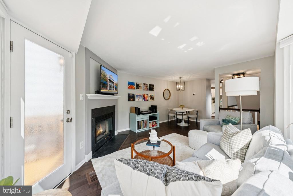 1692 OAKTREE COURT